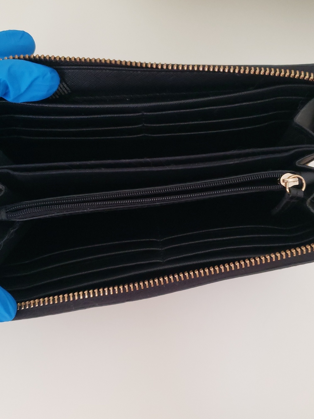 Fossil Black Leather Zip Wallet with Gold Hardware and Wrist Strap - Picture 2 of 10